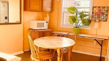 Basic Room | 1 bedroom, individually furnished, desk, laptop workspace