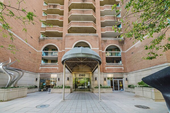 Exterior - Upscale Foggy Bottom 2BR w/ Gym & W/D, near Metro & GWU, by Blueground (Washington, D.C.)