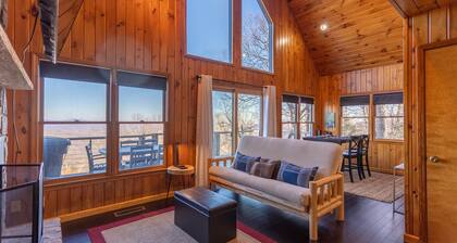 Owens Perch - pet friendly, big views near downtown Boone