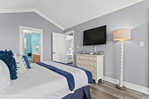 4 bedrooms, travel cot, free WiFi, bed sheets - Great location! Close to beach, HEATED pool, beach gear provided, DOG Friendly (Panama City Beach)