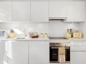 Fridge, microwave, oven, dishwasher - Shoreditch Square, Hoxton by Interhome (Hoxton)