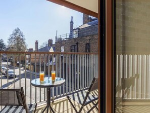 Outdoor dining - Shoreditch Square, Hoxton by Interhome (Hoxton)