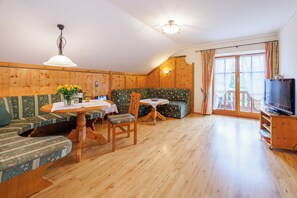 Fernseher, Tischtennisplatte