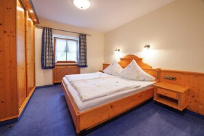 1 bedroom, bed sheets