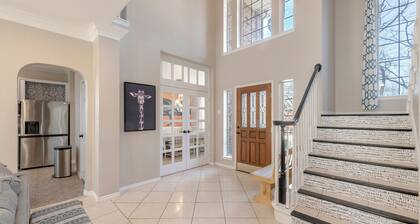 Relax in our spacious villa, just a quick ride away to Grapevine Malls & Airport