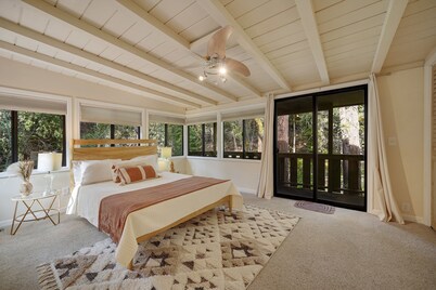 Cozy Woodland Escape, Hot Tub, Redwood + Water Views, mins from spas in Napa