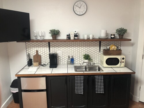 Clean Studio with Kitchenette and Fresh Patio!