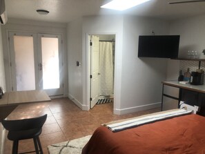 1 chambre, fer et planche à repasser, accès au Wi-Fi (inclus)