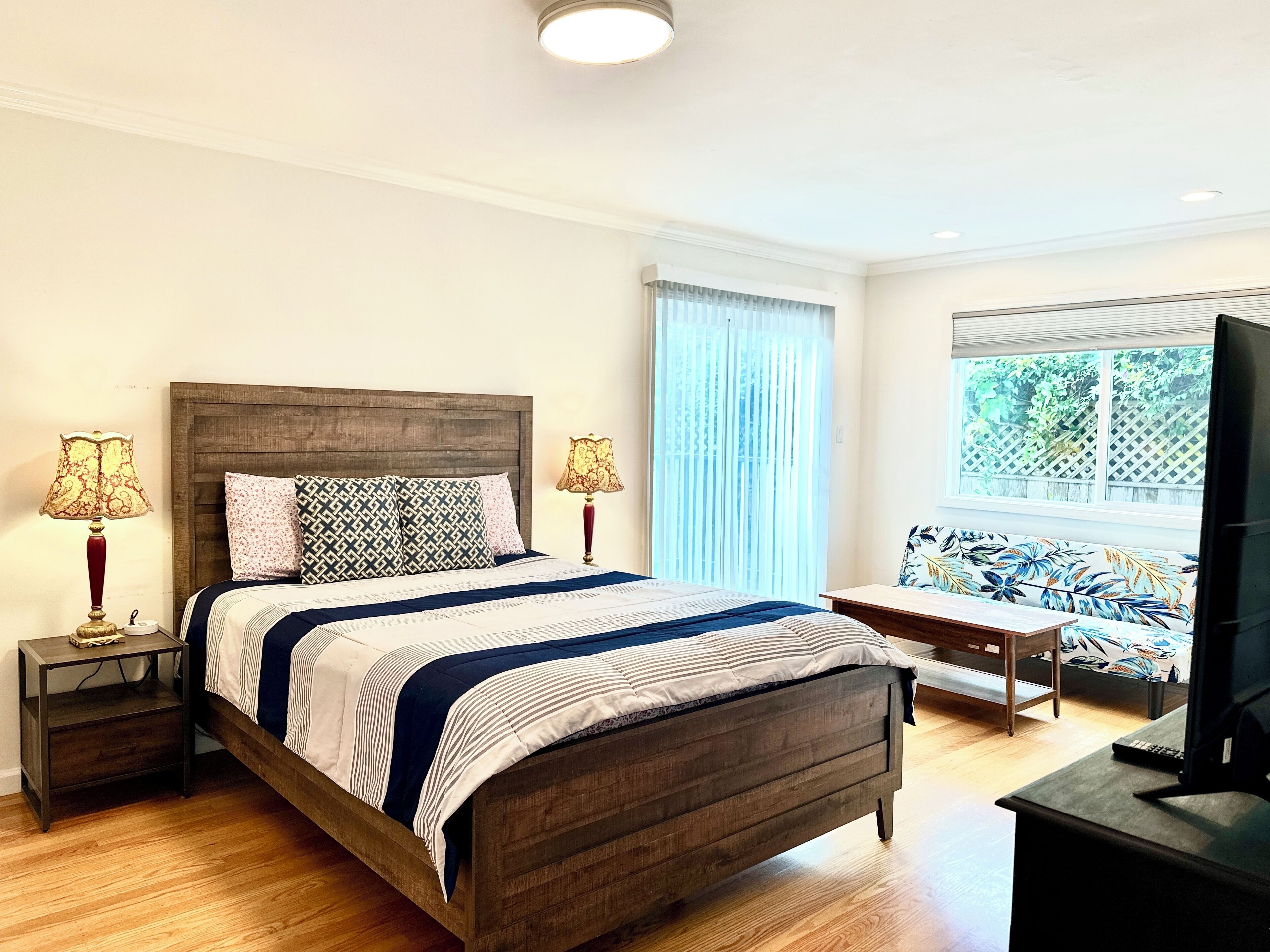 3 bedrooms, desk, iron/ironing board, WiFi