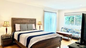 3 bedrooms, desk, iron/ironing board, WiFi