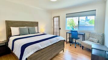 3 makuuhuonetta, työpöytÀ, silitysrauta/-lauta, Wi-Fi