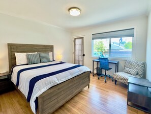 3 Schlafzimmer, Schreibtisch, Bügeleisen/Bügelbrett, WLAN