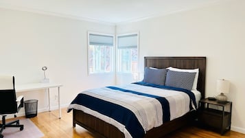 3 bedrooms, desk, iron/ironing board, WiFi