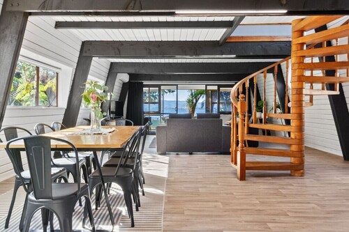 Lakefront Living at its Best | Private Jetty & Kayaks