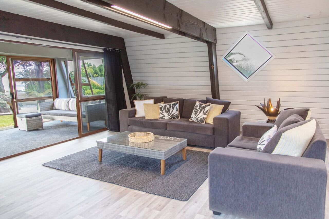 Smart TV, table tennis