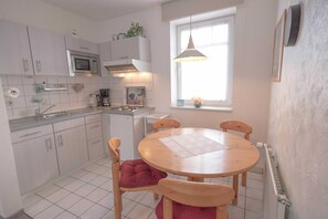 Luokittelematon kuva, 4 kautta 16, painike