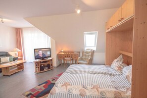 2 bedrooms, travel cot, WiFi