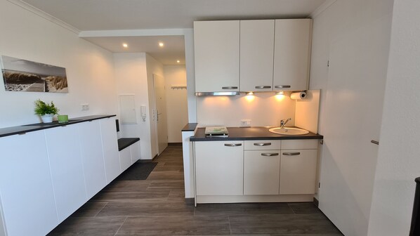 Kühlschrank, Mikrowelle, Geschirrspüler