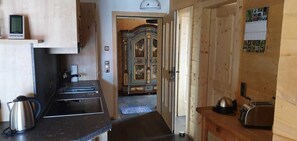 Kühlschrank, Mikrowelle, Ofen, Geschirrspüler