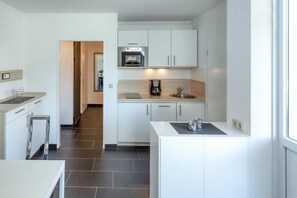 Kühlschrank, Mikrowelle, Geschirrspüler