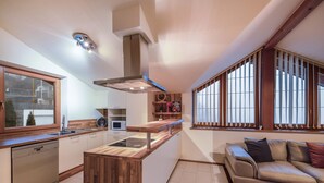 A modern kitchen with a built-in island, a dishwasher, and a microwave. - Apartment "Huck" with Mountain View, Balcony & Wi-Fi (Karneid)