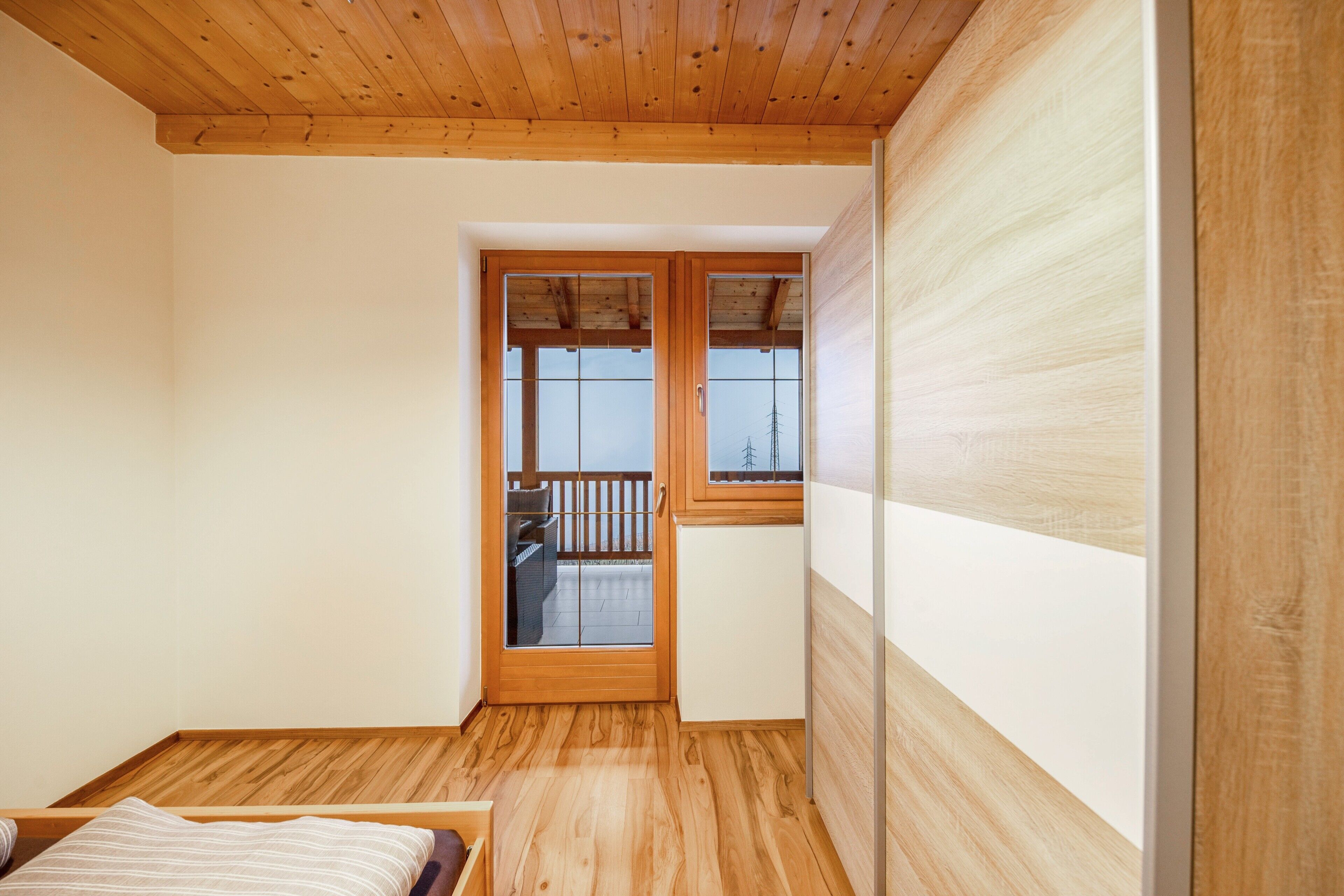 3 室のベッドルーム、アイロン / アイロン台、WiFi (無料)、ベッドシーツ