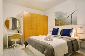2 bedrooms, free WiFi, bed sheets - Apartment 'Little Gem' in a Central Location with Wi-Fi (Cruce de Arinaga)