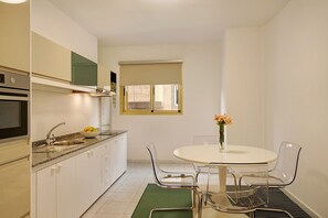 Dining - Apartment 'Little Gem' in a Central Location with Wi-Fi (Cruce de Arinaga)