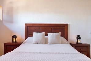2 bedrooms, bed sheets - Country House 'Casa Rural Los Colorados' with Mountain View and pool (Vega de San Mateo)