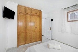 1 غرفة نوم ومكواة/لوح كي وواي فاي مجانًا وملاءات أسرّة