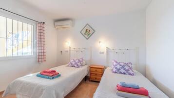 5 bedrooms, iron/ironing board, free WiFi, bed sheets