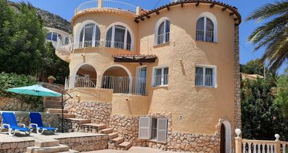 Family-Friendly Villa "Es Paradis" with Pool, Garden and Wi-Fi