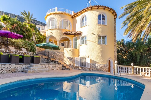 Family-Friendly Villa "Es Paradis" with Pool, Garden and Wi-Fi