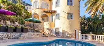 Family-Friendly Villa "Es Paradis" with Pool, Garden and Wi-Fi
