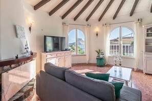 TV, video games, table tennis - Family-Friendly Villa "Es Paradis" with Pool, Garden and Wi-Fi (Calpe)