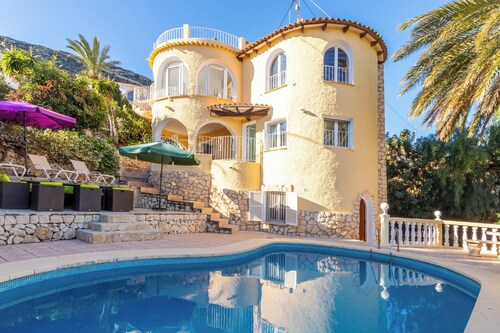 Family-Friendly Villa "Es Paradis" with Pool, Garden and Wi-Fi