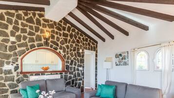 Tv, videospil, bordtennisbord