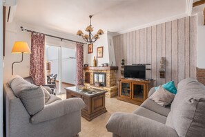 Televisie en een open haard