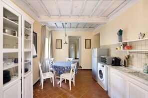 Réfrigérateur, four, plaque de cuisson, lave-vaisselle