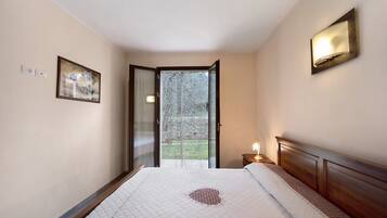 1 bedroom, free WiFi, bed sheets