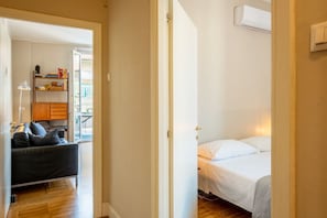 2 bedrooms, iron/ironing board, WiFi
