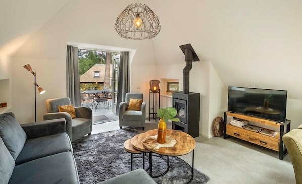 Télévision, cheminée