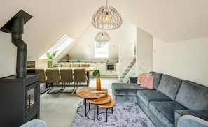 Télévision, cheminée