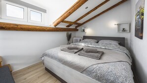 1 bedroom, iron/ironing board, WiFi (free), bed sheets