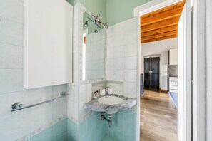 Dusj, hårføner og bidé