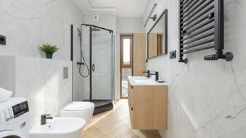 Shower, towels, shampoo