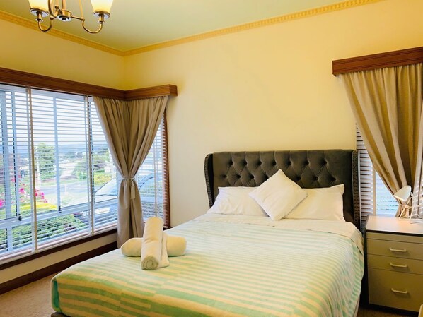 3 bedrooms, iron/ironing board, WiFi, bed sheets