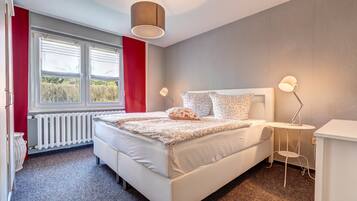 4 bedrooms, hypo-allergenic bedding, individually furnished, free WiFi