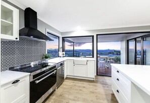 Fridge, microwave, oven, stovetop - Bell Beauty (Buderim)