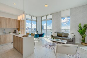 Smart TV - LG602 DESIGN DISTRICT, LUXURY PARADISE (Miami)